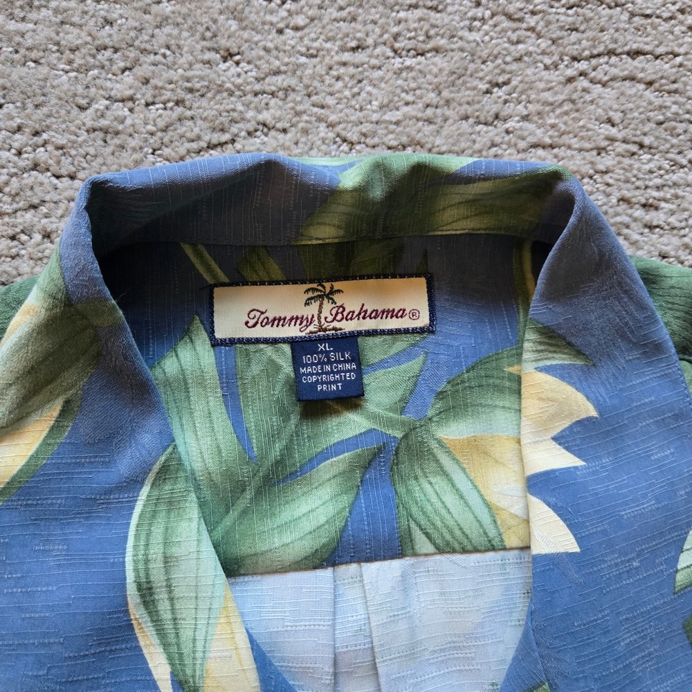 Tommy Bahama Mens XL Silk Camp Shirt Blue Floral Tropical Lotus Short Sleeve - Picture 3 of 6